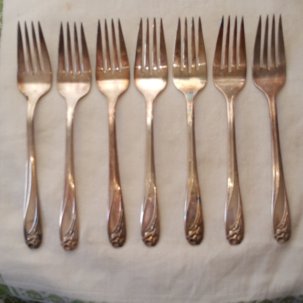 1847 Rogers Bros. Daffodil Silverplate Salad Forks